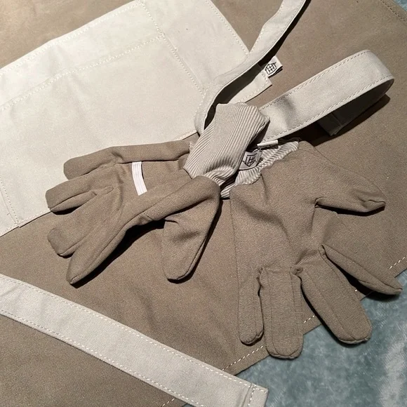 NWT Hearth & Hand kids Gardening Apron & Glove Set - Picture 2 of 5